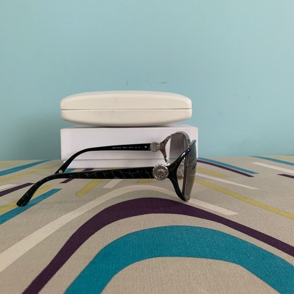 Versace sunnies - Picture 4 of 4